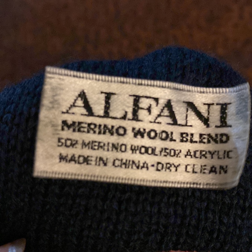 Winter hat - Picture 3 of 3